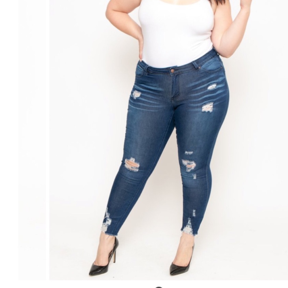 PLUS  DISTRESSED HEM PUSH UP JEAN - DARK skinny
